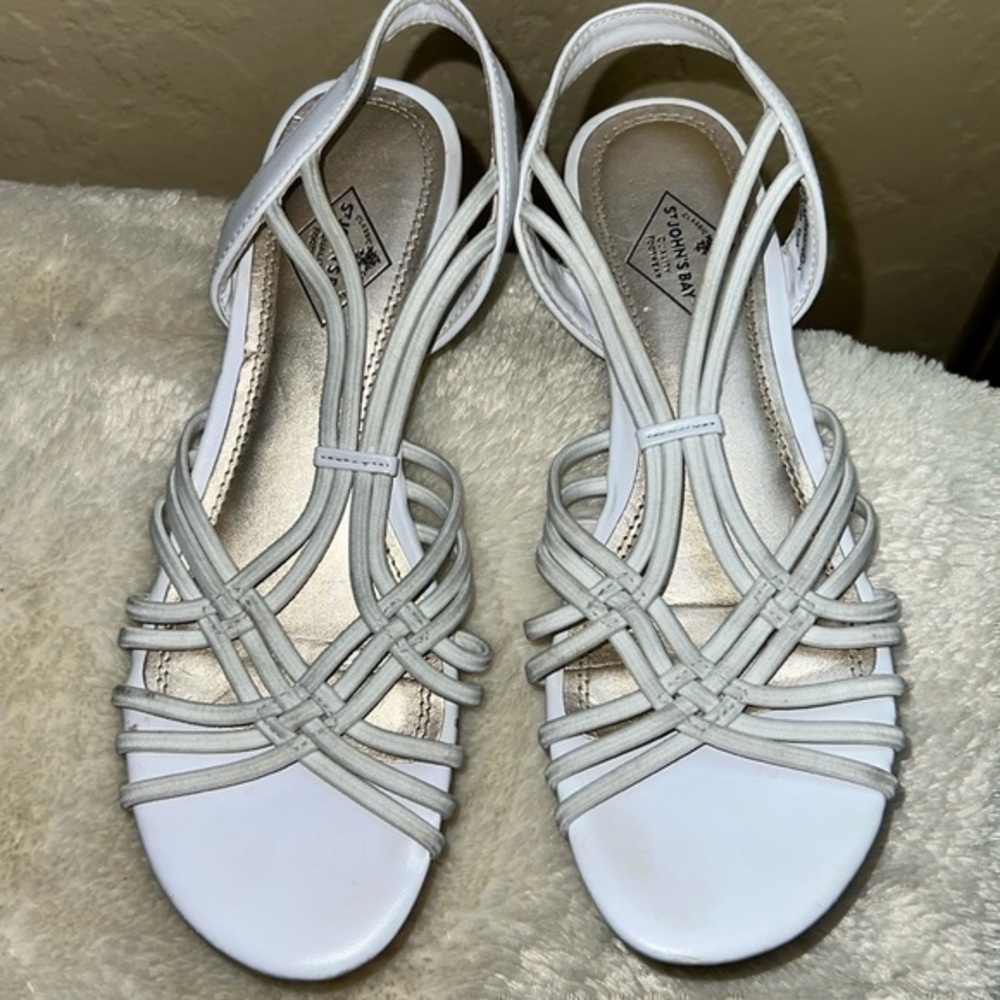 Women's St. John's Bay sandals size 7M they’re white color
